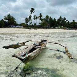 Bei Ebbe liegen die Boote auf Sand