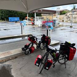 Le magnifique parking de Leclerc, où nous avons finalement décidé de ne pas pique-niquer.
