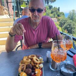 Aperol Spritz und Meze-Teller