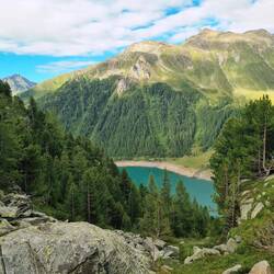 ... runter zum Neveser Stausee