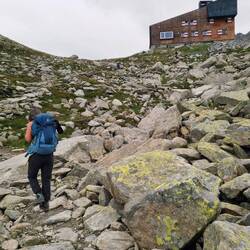 ... zur neuen Edelrauthütte auf 2545 m.
