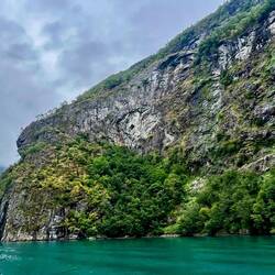 Qui a dessiné un ❤️ dans la roche?
