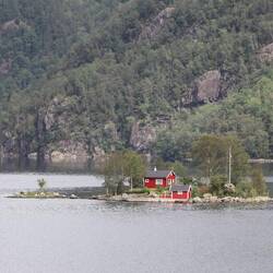 Insel im Lovrafjord