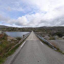 einspurig befahrbare Staumauer