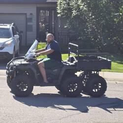 Mehr Spielzeug von Jon. Leider sind wir nicht dazu gekommen, das Ding in der Wildnis zu fahren