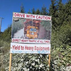 Holzlaster haben Vorfahrt