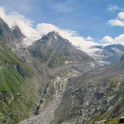 Schmelzende Gletscherwelt am Hochfeiler in den Zillertaler Alpen.