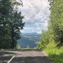 Manchmal ganz schön enge und steile Straßen