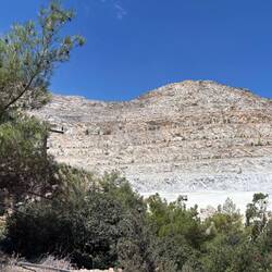 La carrière de pierre en remontant vers la route principale