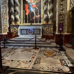 ...geschwungene Säulen...