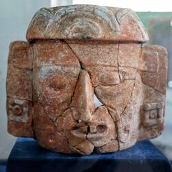 Example of Mayan sculpture. Caracol museum.