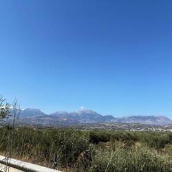 La plaine agricole devant les montagnes 💕