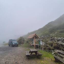 Stellplatz im Nebel und Regen