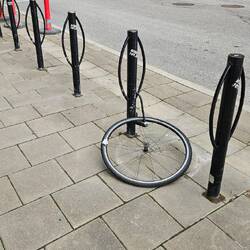 Darum immer den Fahrradrahmen festmachen 😉