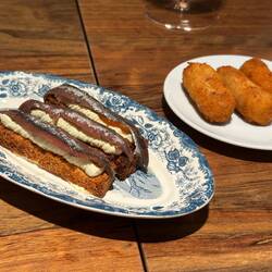 Anchovy with brioche. Croquettes.