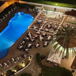 Blick auf unsere Hotelanlage vom 9. Stock aus inklusive ABBA Show.