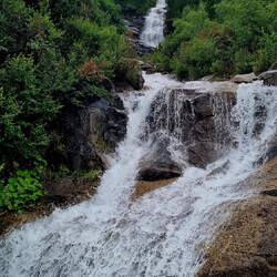 Und immer wieder viel Wasser am Berg!