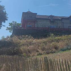 Grande maison en hauteur