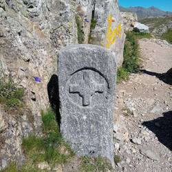 This passage used to mark the border between France (Dauphiné, Névache) and Italy (Savoie).