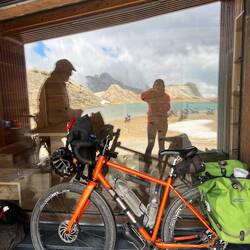The bikes shelter beside the bivouac /refuge