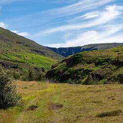 Da geht's hin - Strútsfoss in der Ferne