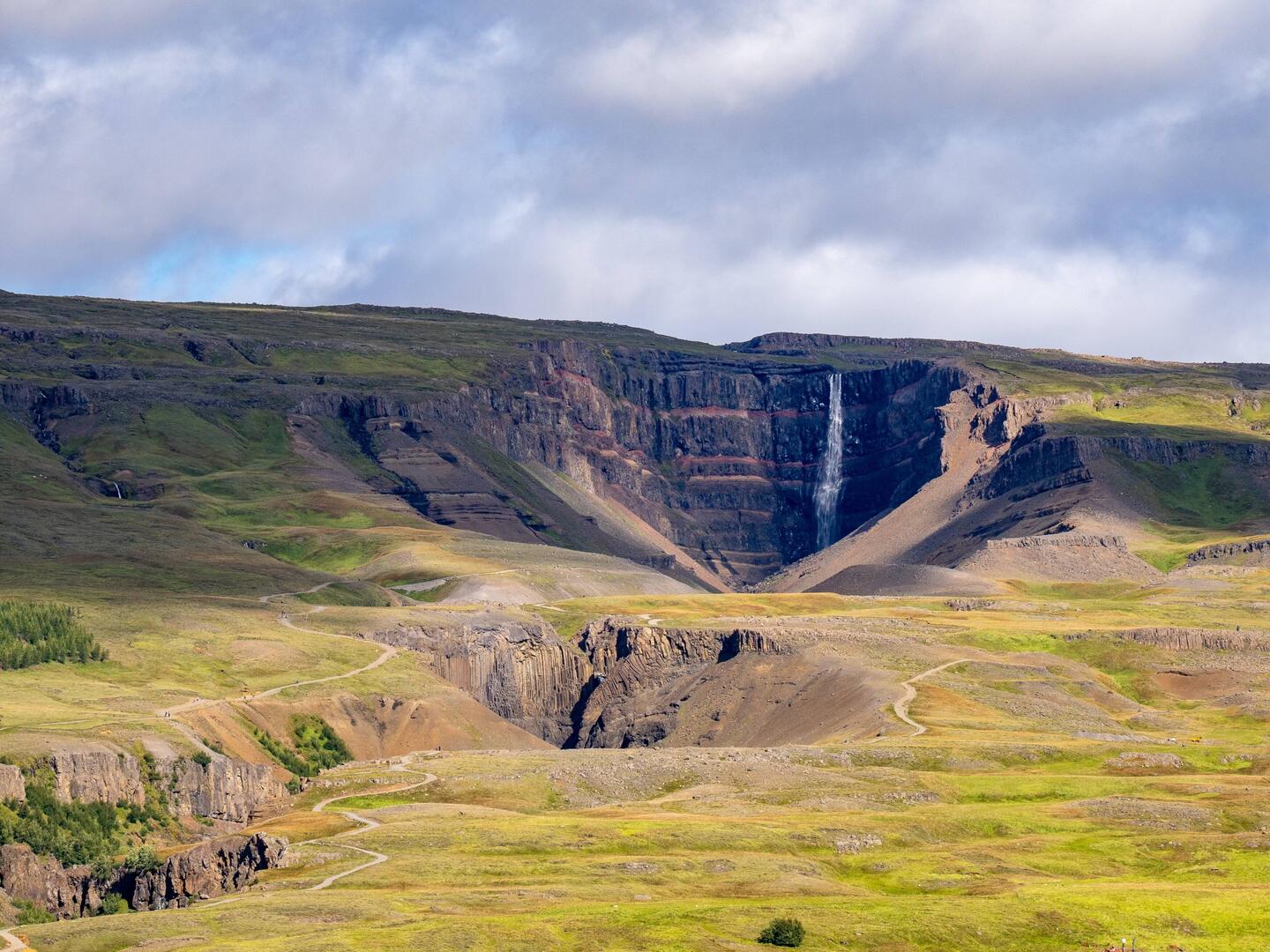 Hengifoss aus der Entfernung