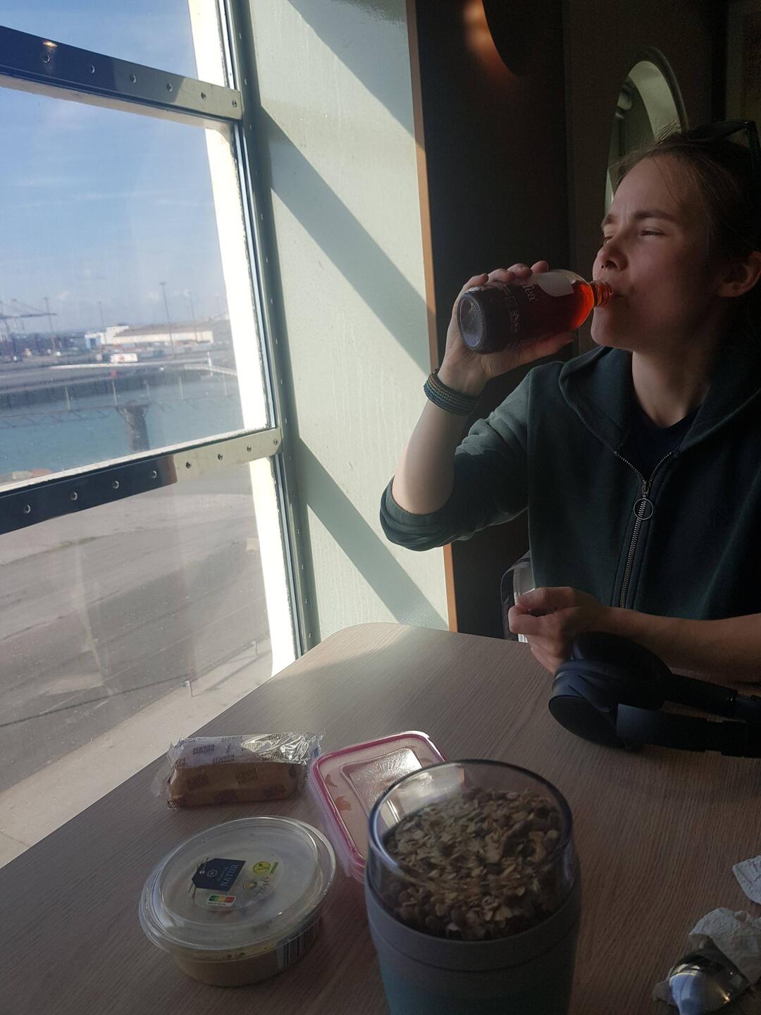 Frühstück auf der Fähre