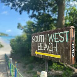 Zugang zum schönsten Strand der Insel 🌴