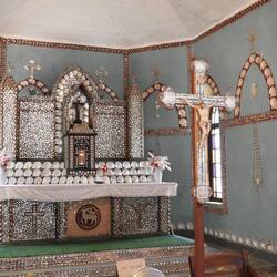 Inside decorated with mother of pearl shell