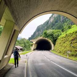 ... durch mehrere Viadukte umgeleitet ...