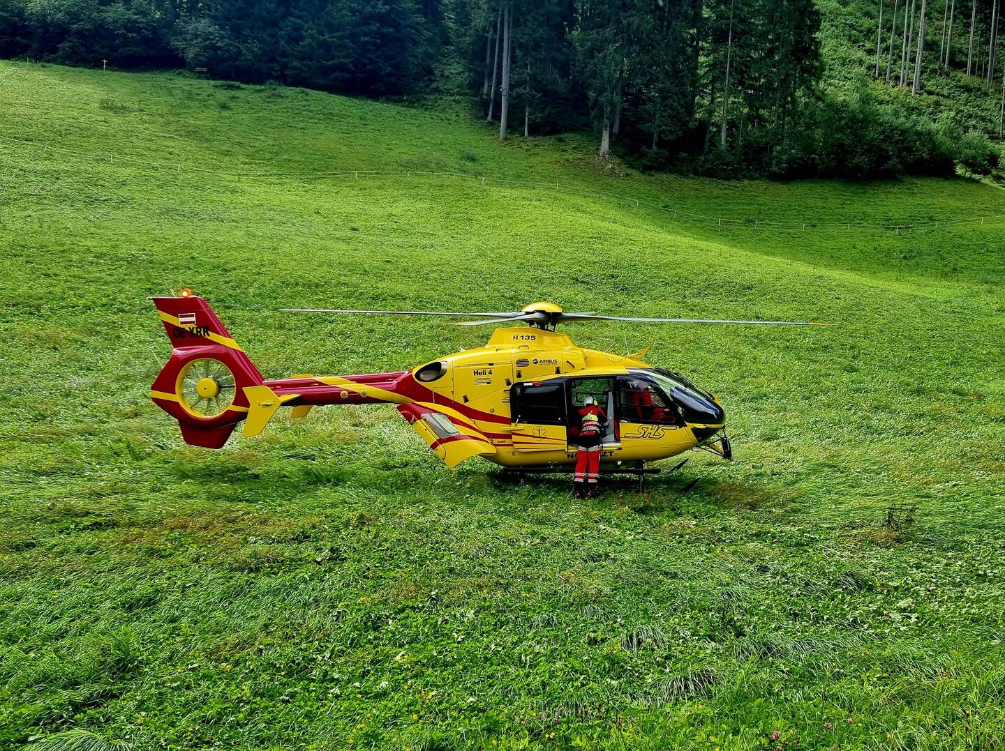 Die Bergrettung vor dem Abflug...
