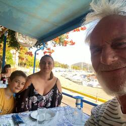 Gastfreundschaft in der Taverne "Pefkos" genossen