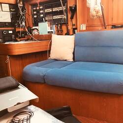 🤣Salon, mit Kartentisch und Schlafplatz auf Überfahrten