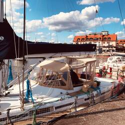 Es gibt Segler, die ob der Kuchenbude die Nase rümpfen. Aber sie hält auch beim Segeln trocken