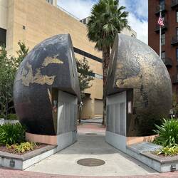 WW II memorial on River St to Savannah fallen
