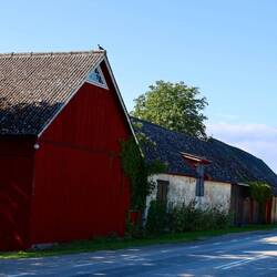Das älteste Reihendorf. Lauter Bauerhöfe an der Durchgangsstraße.