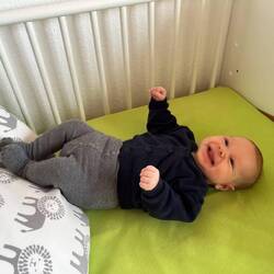 Und unsere Enkelin Ada wächst und gedeiht zusehens.