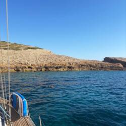 Kurzer Ankerstopp in einer Bucht