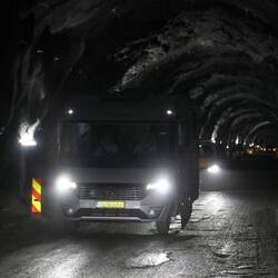 ... weniger gute Tunnelpassage ... mit Baustelle ...