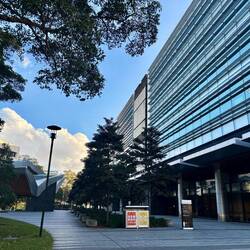 En dan zijn er ook de moderne gebouwen...