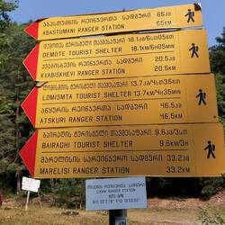 Schilder gibt es, im oberen Teil ist von Tourismus jedoch nichts zu spüren.