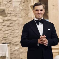 Der Bräutigam im schicken Smoking 🤩😊.