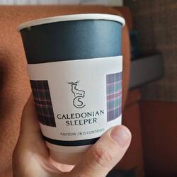 Mit early morning tea ans Bett serviert.