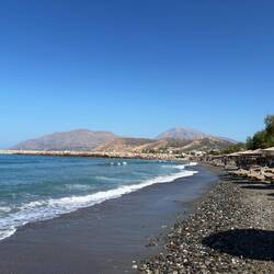 On regarde à droite