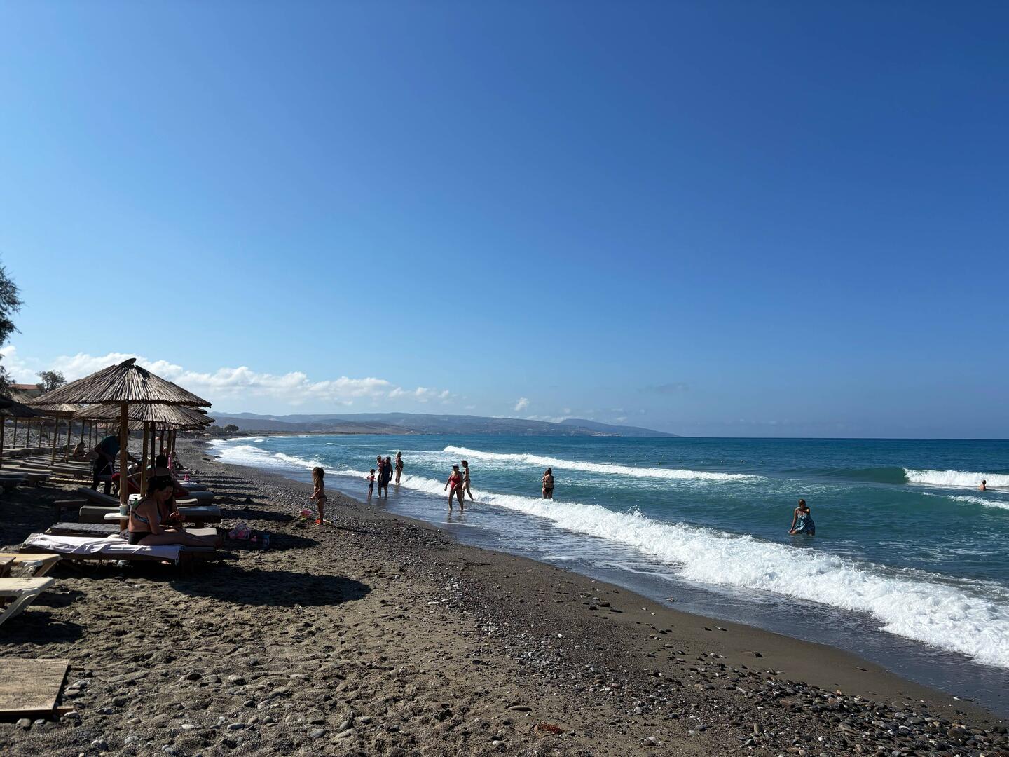 On regarde à gauche