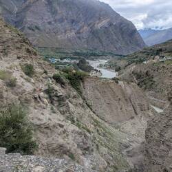 So gefährlich kann es neben der Fahrgasse aussehen