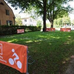 Selbst temporäre Fahrradparkplätze werden für das Stadtfest angelegt.