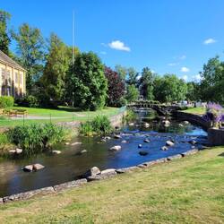 Bach durch die Altstadt in den Hafen