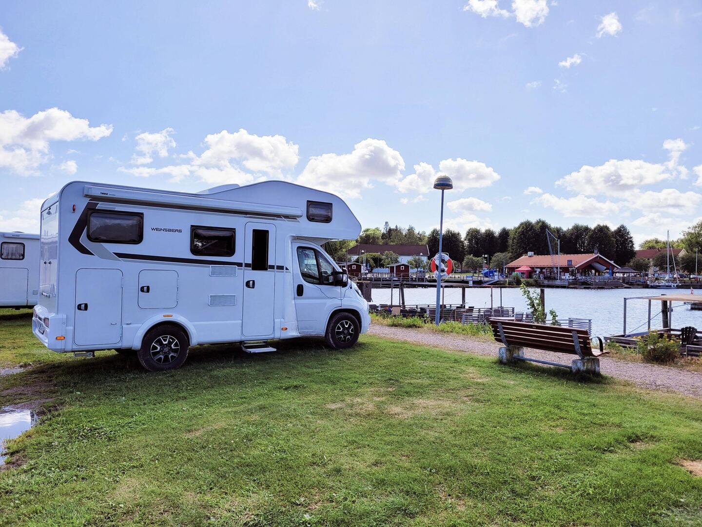 Am Yachthafen von Ålmå