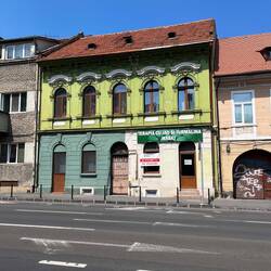 mein Appartment von außen (1. OG, 3. Fenster von rechts)
